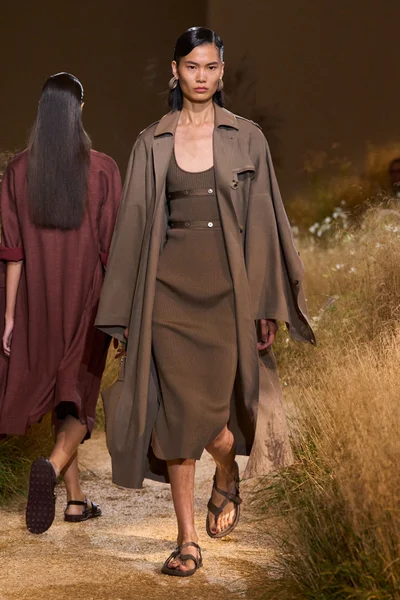 Look 17